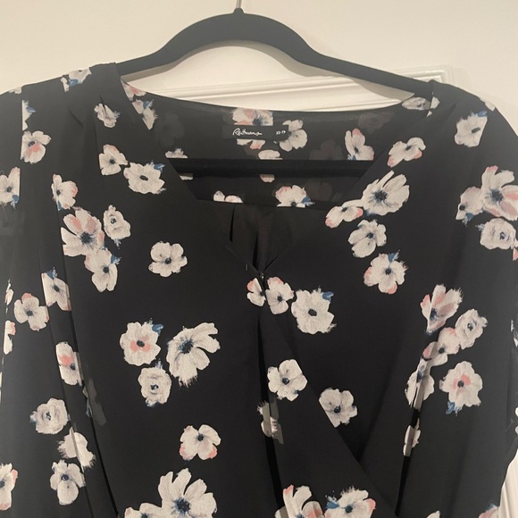 Xs like new summer dress! Versatile can we worn at work or a night out - Picture 2 of 2